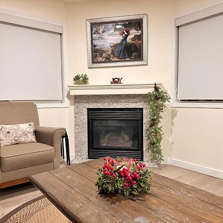 Apartament B212 Hot Tub, Ac X3, Parking, 2 Min To Banff Gate Canmore Zewnętrze zdjęcie