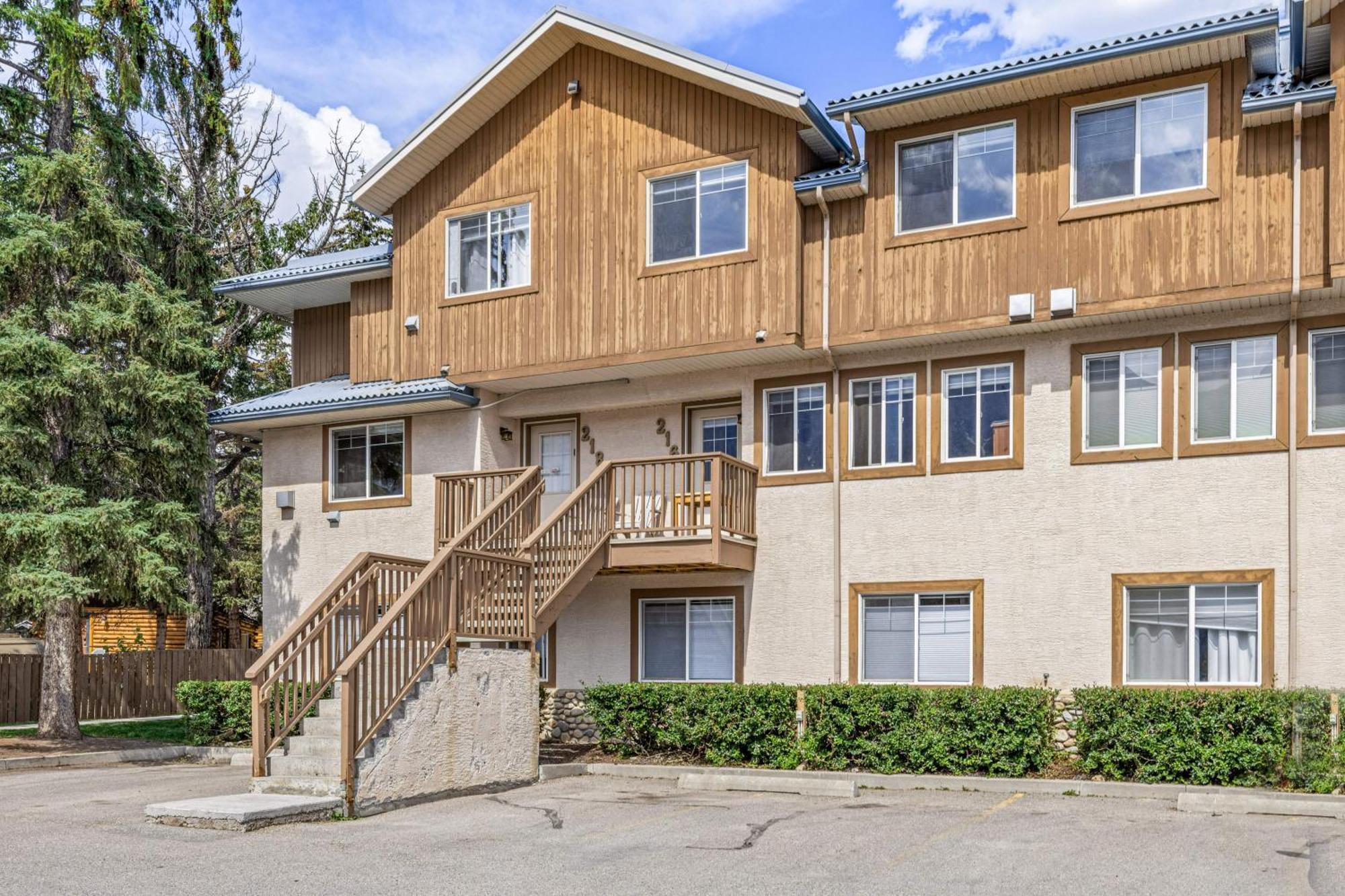 Apartament B212 Hot Tub, Ac X3, Parking, 2 Min To Banff Gate Canmore Zewnętrze zdjęcie