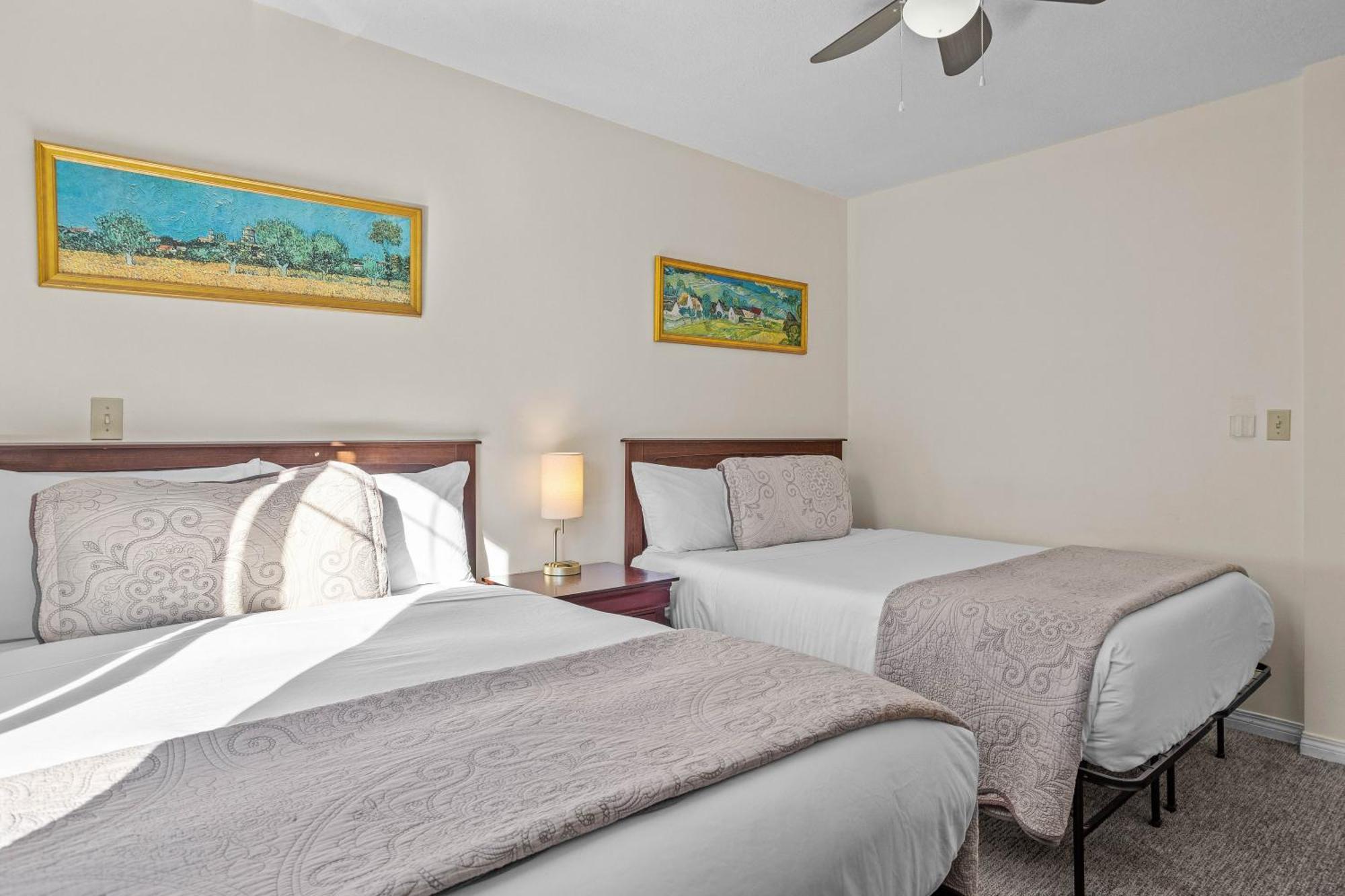 Apartament B212 Hot Tub, Ac X3, Parking, 2 Min To Banff Gate Canmore Zewnętrze zdjęcie